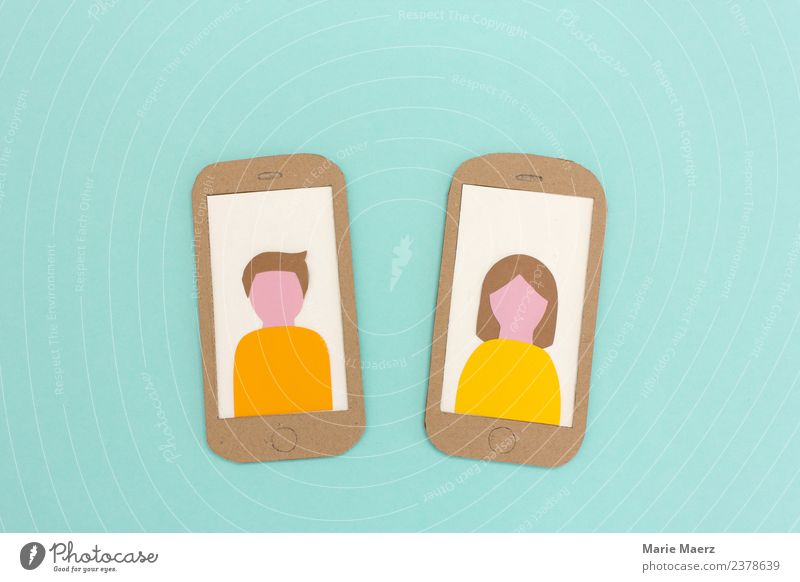 Videochat | Zwei Handys mit Portraits von Mann und Frau auf dem Display Lifestyle PDA Telekommunikation Internet Mensch Erwachsene 2 Kommunizieren Zusammensein