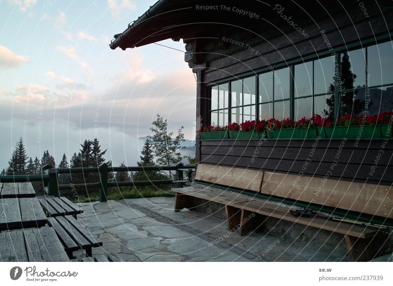 Morning Mood Wolken Sommer Schönes Wetter Alpen Berge u. Gebirge Kalkalpen Karwendelgebirge Hütte Fassade Fenster Tisch Bank Erholung Morgendämmerung