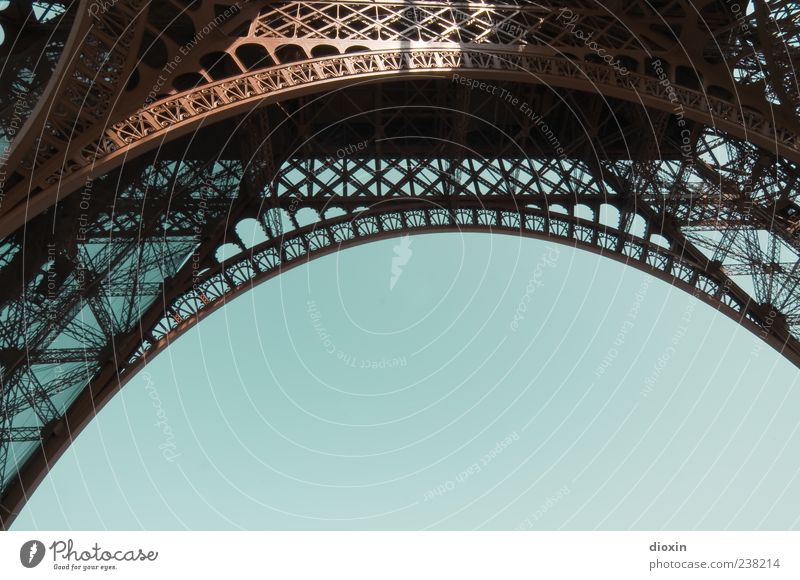 Gustave hat den Bogen raus! Ferien & Urlaub & Reisen Tourismus Ausflug Sightseeing Städtereise Paris Frankreich Europa Turm Bauwerk Architektur Fernsehturm