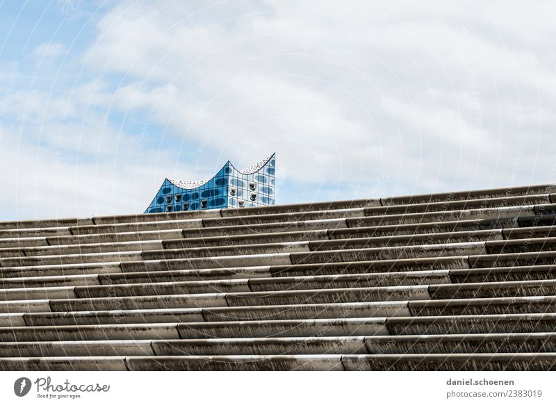 Treppe Tourismus Städtereise Hamburg Stadt Hafenstadt Architektur Sehenswürdigkeit Wahrzeichen Elbphilharmonie modern blau weiß Gedeckte Farben Menschenleer