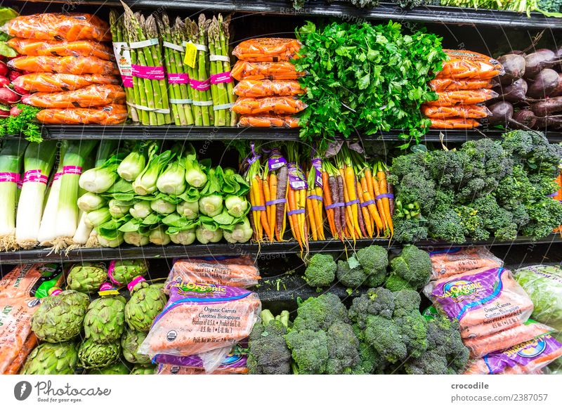 # 743 Supermarkt Gemüse Spargel Möhre Fenchel Porree Bioprodukte Biologische Landwirtschaft Brokkoli kalt Handel kaufen Lebensmittel Gesunde Ernährung Farbfoto