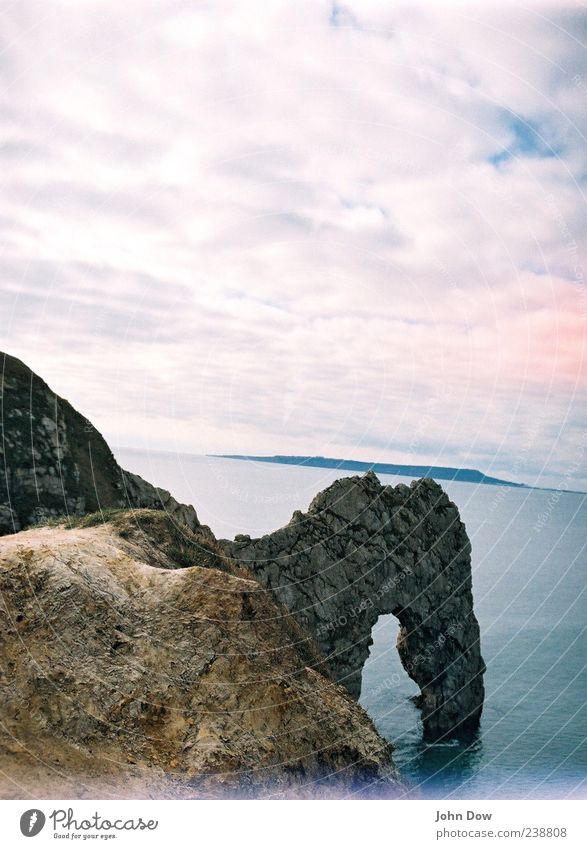 Durdle Door Ferne Freiheit Landschaft Schönes Wetter Hügel Felsen Küste Bucht Meer außergewöhnlich England Dorset Aussicht Wolken Wolkendecke