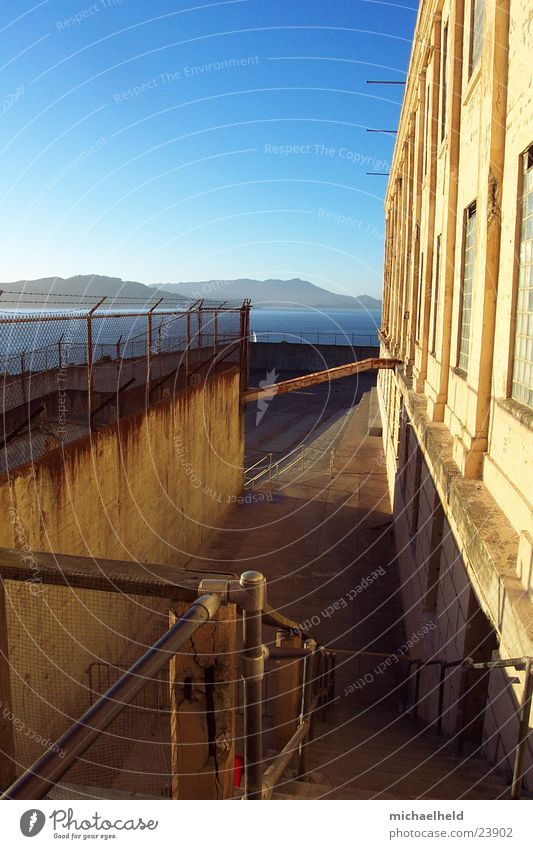 Alcatraz San Francisco Außenaufnahme Wand erleuchten Nordamerika Justizvollzugsanstalt Berge u. Gebirge Treppe
