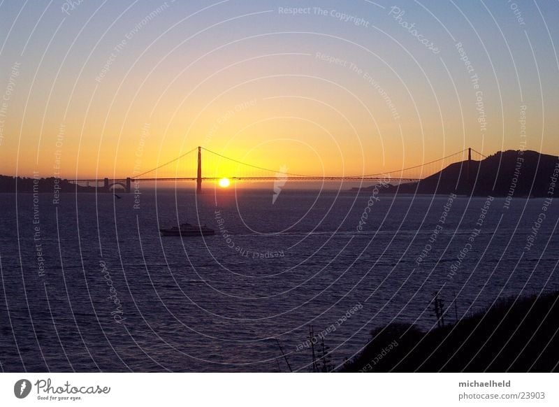 Golden Gate Sunset San Francisco Golden Gate Bridge Sonnenuntergang Amerika Wasserfahrzeug Stimmung träumen Nordamerika Brücke Himmel