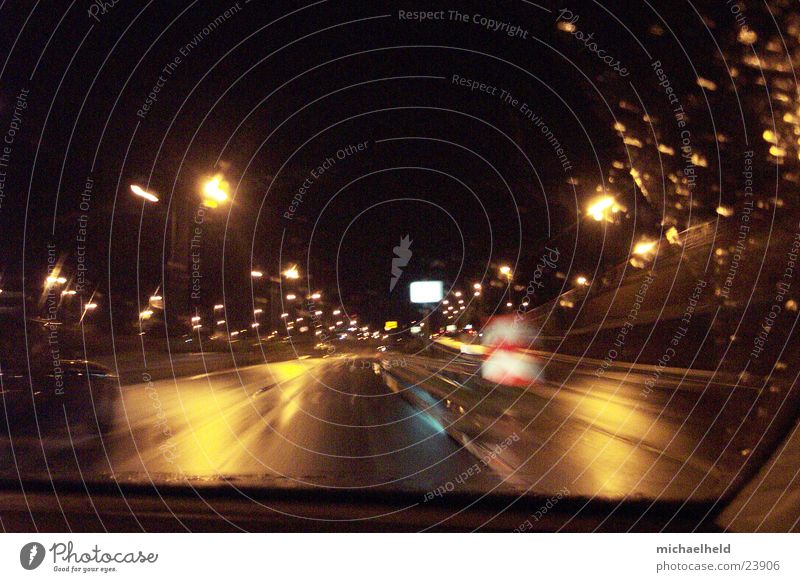 Hamburg@night Nacht Licht Mobilität Flughafenstraße Reflexion & Spiegelung unterwegs Langzeitbelichtung Asphalt Verkehr Regen Straße Bewegung Brücke Unschärfe