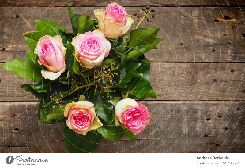 Blumenstrauß mit Rosen in Pink Sommer Valentinstag Muttertag Hochzeit Pflanze Blühend Liebe retro rosa Hintergrundbild beautiful beauty blossom bunch card
