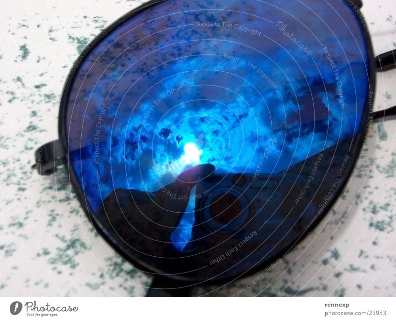 Brille & Himmel 1 Sonnenbrille glänzend Reflexion & Spiegelung schlechtes Wetter Strahlung Licht Freizeit & Hobby bläulich blau spieglend reflektion Kontrast
