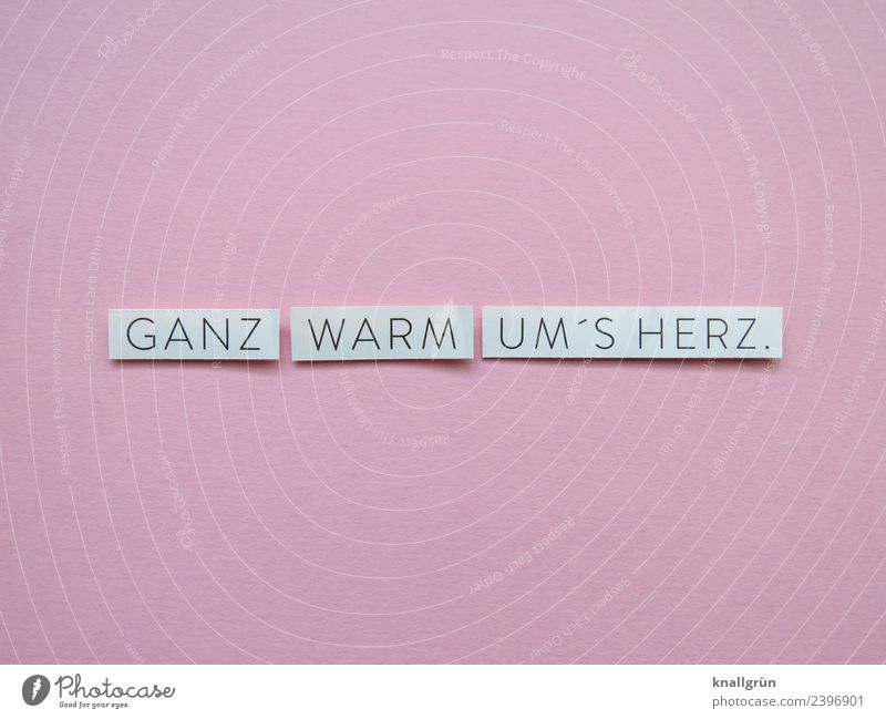 GANZ WARM UM 'S HERZ. Schriftzeichen Schilder & Markierungen Kommunizieren rosa weiß Gefühle Glück Lebensfreude Frühlingsgefühle Warmherzigkeit Sympathie