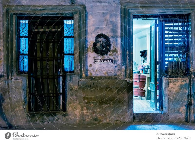 ein Haus nachts in Havanna Kuba Nachtaufnahme Langzeitbelichtung Architektur dunkel erleuchten Licht Beleuchtung Ferien & Urlaub & Reisen Reisefotografie