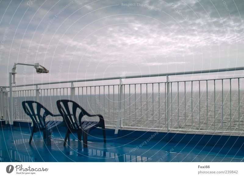 einsame Überfahrt Wasser Himmel Wolken Sommer Ostsee Schifffahrt Bootsfahrt Passagierschiff Fähre Stahl Kunststoff Ferien & Urlaub & Reisen dunkel kalt blau