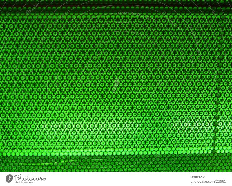 XXXGREENXXX Gitter Loch gelöchert Blech gefangen Licht grün grell Neonlicht strahlend Lampe Leuchtstoffröhre Wiese Matrix Architektur modern Metall gelocht