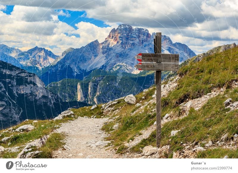 Wegweiser und Blick zur "Hohe Gaisl" Erholung Ferien & Urlaub & Reisen Tourismus Ausflug Abenteuer Ferne Freiheit Camping Sommer Sommerurlaub Berge u. Gebirge