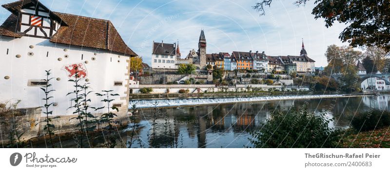 Bremgarten Dorf Stadt mehrfarbig schwarz weiß Kirche Wasser Fluss Reflexion & Spiegelung Gebäude Haus Himmel Baum Fenster Panorama (Bildformat) Farbfoto