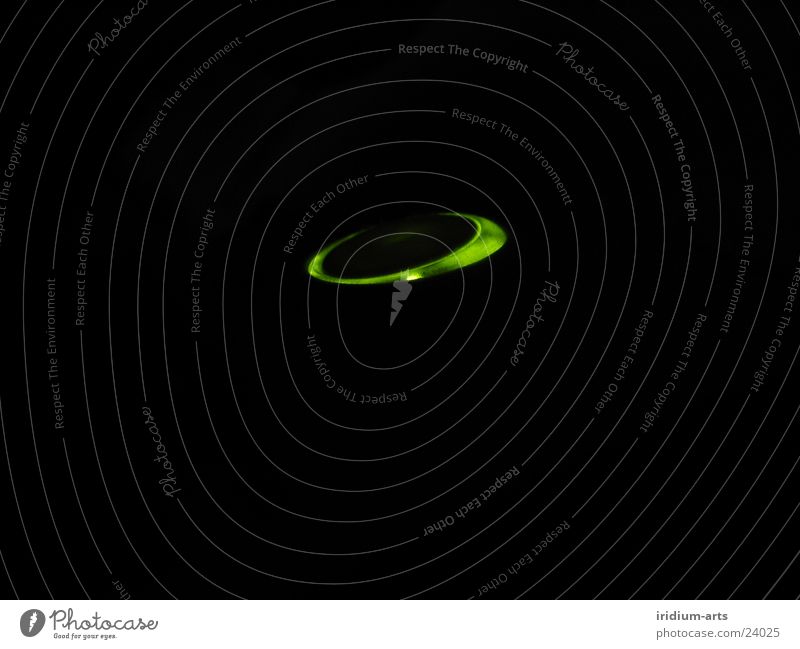ufo_3 UFO Licht grün Nacht schwarz Langzeitbelichtung Lampe Lichterscheinung ellipse Nahaufnahme