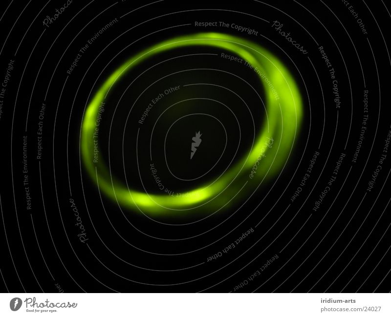 ufo_1 UFO Licht grün Nacht schwarz Langzeitbelichtung Lampe Lichterscheinung ellipse Nahaufnahme