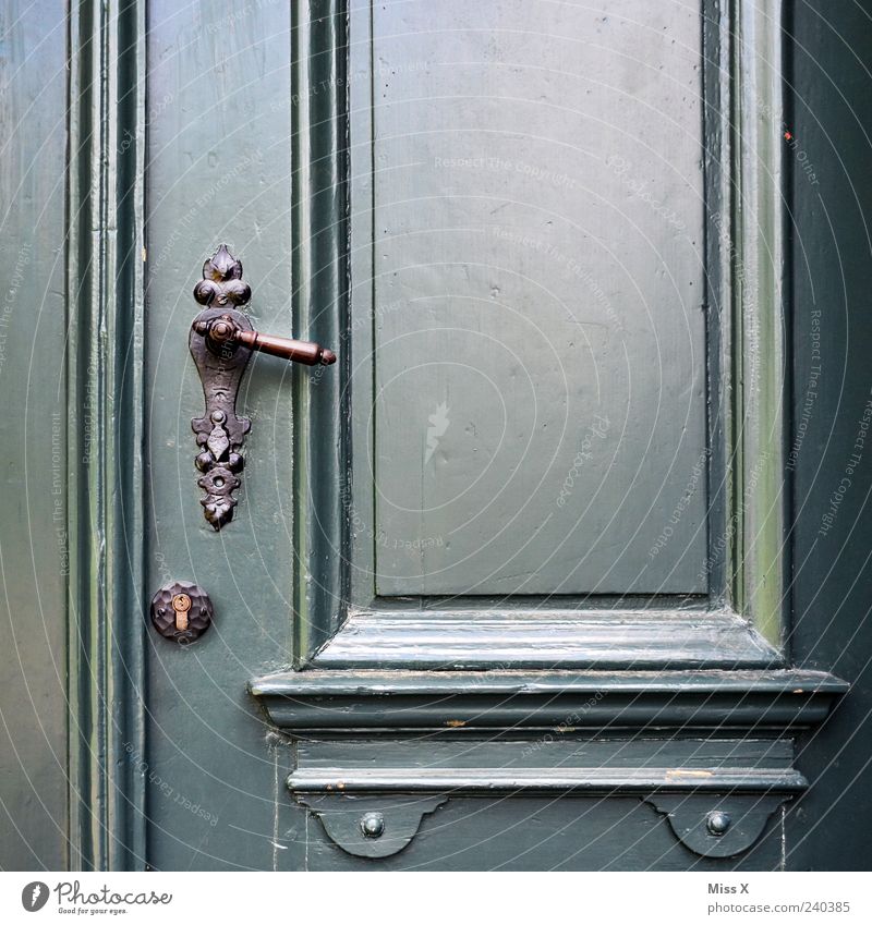 Heute geschlossen Tür alt antik Türschloss Griff Holztür lackiert Farbfoto Außenaufnahme Nahaufnahme Detailaufnahme Strukturen & Formen Menschenleer