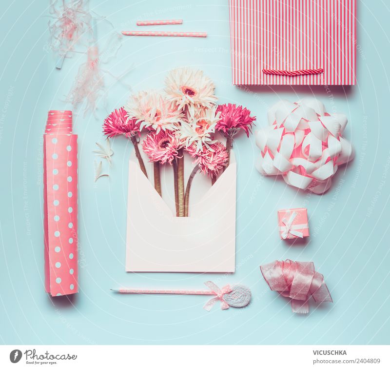 Blumen in Briefumschlag mit rosa Geschenkverpackung Zubehör kaufen Stil Design Sommer Schreibtisch Feste & Feiern Valentinstag Muttertag Ostern Hochzeit