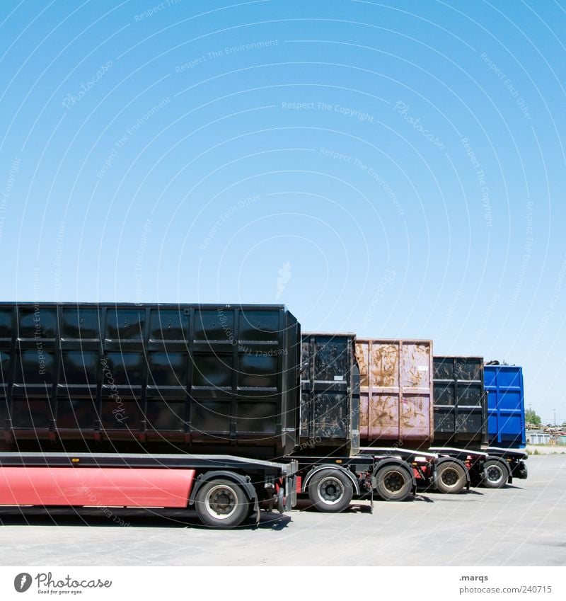 Transport Arbeit & Erwerbstätigkeit Wirtschaft Güterverkehr & Logistik Unternehmen Wolkenloser Himmel Verkehr Verkehrsmittel Lastwagen beweglich Mobilität