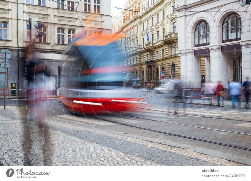 Tram in der Prager Altstadt, Tschechien kaufen Ferien & Urlaub & Reisen Tourismus Ausflug Sightseeing Städtereise Europa Stadt Hauptstadt Stadtzentrum