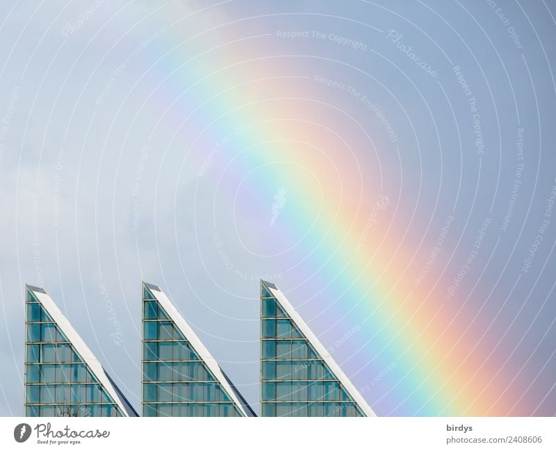 Regenbogen über moderner Architektur Himmel Menschenleer Haus Fenster Dach leuchten ästhetisch authentisch außergewöhnlich positiv schön Stadt mehrfarbig