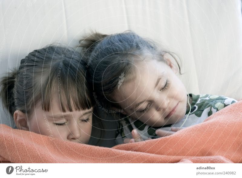 Gut versichert Kind Geschwister Schwester Familie & Verwandtschaft schlafen träumen Gefühle Stimmung Zufriedenheit Vertrauen Sicherheit Geborgenheit