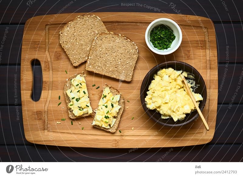 Eiersalat Sandwich Brot Frühstück frisch Lebensmittel Salatbeilage Mayonnaise Senf Gewürz geschnitten kochen & garen Belegtes Brot offen Aufstrich Scheibe