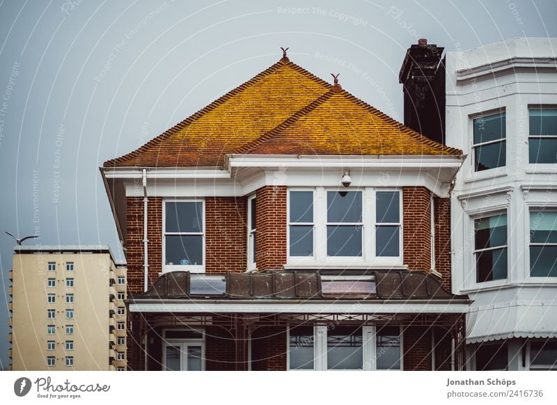Hausfassade in England Brighton Stadt Stadtzentrum Einfamilienhaus Bauwerk Gebäude Architektur Fassade ästhetisch Englisch Fassadenverkleidung Fenster Stil