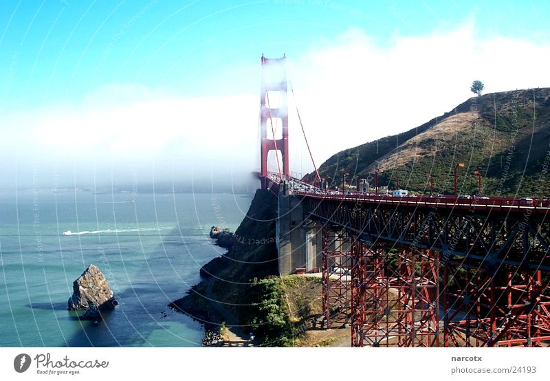 golden gate bridge San Francisco Meer Wolken Konstruktion Südwest Brücke Wasser USA Nebel Dunst Hängebrücke Berühmte Bauten Bekanntheit Wahrzeichen