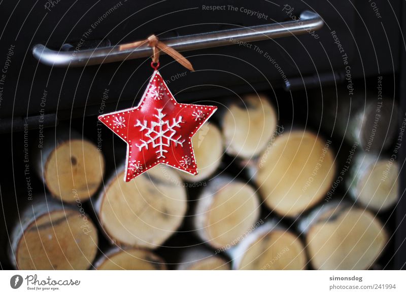 ein stern Feste & Feiern Häusliches Leben dunkel Fröhlichkeit Stimmung Glück Vorfreude Stern (Symbol) Weihnachtsstern leuchten Schneeflocke Holz Birkenholz