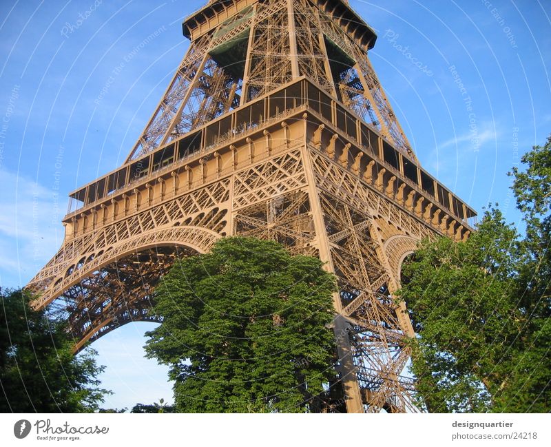 Paris Eifelturm Tour d'Eiffel Frankreich Kunst Park historisch Turm Sehenswürdigkeit Architektur