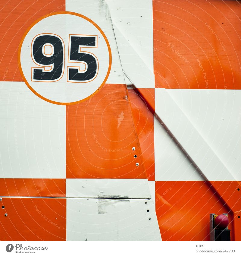 95er Container Metall Zeichen Ziffern & Zahlen orange weiß kariert Hintergrundbild diagonal Quadrat graphisch Grafik u. Illustration fünfundneunzig knallig