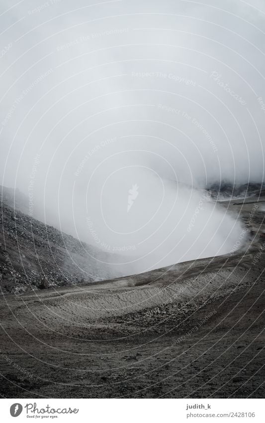 Cotopaxi Umwelt Natur Landschaft Urelemente Erde Feuer Luft Wolken Wind Nebel Dürre Hügel Felsen Berge u. Gebirge Gipfel Vulkan Schlucht Ecuador Südamerika