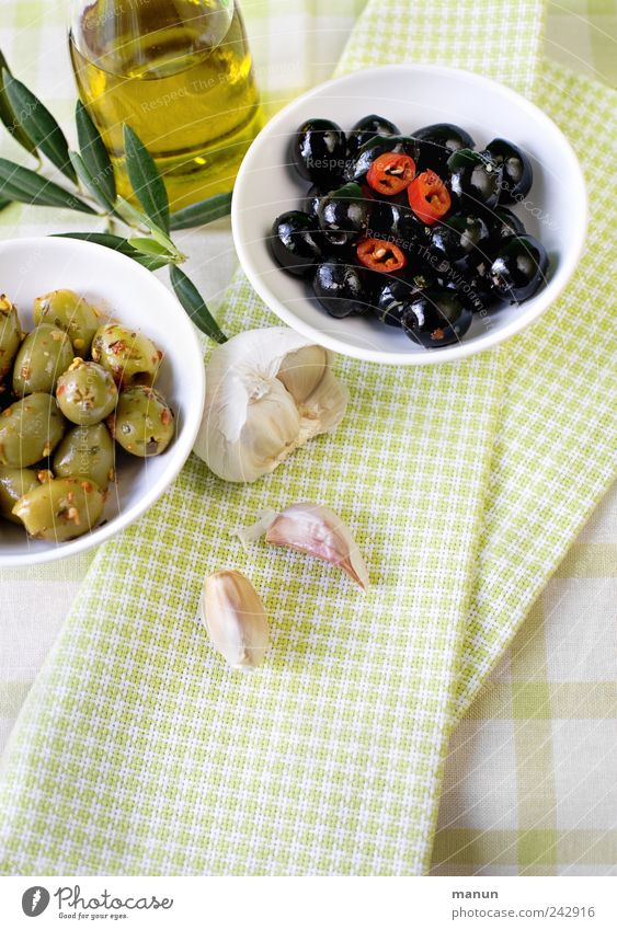 Oliven mit Chilis und Knofel Lebensmittel Gemüse Kräuter & Gewürze Öl Ernährung Bioprodukte Vegetarische Ernährung Diät Fingerfood Italienische Küche Olivenöl