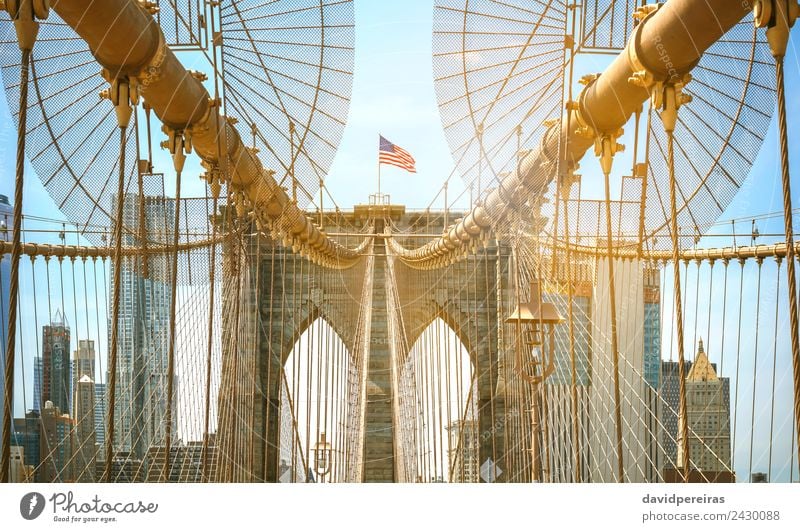 Brooklyn Bridge Tower mit Manhattan Skyline im Hintergrund Ferien & Urlaub & Reisen Tourismus Sommer Sonne Landschaft Himmel Fluss Stadtzentrum Hochhaus Brücke