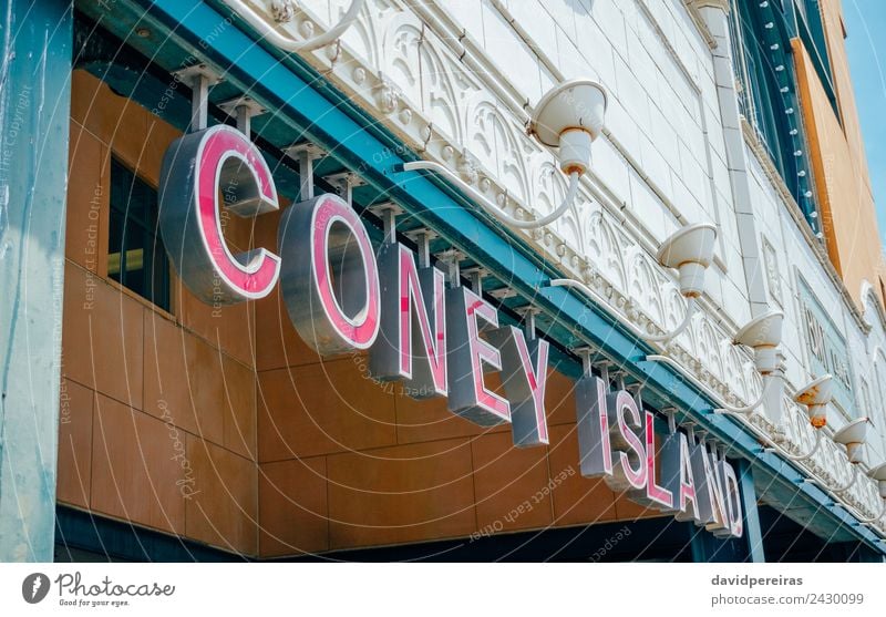 Coney Island Eingangsschild zur U-Bahn Ferien & Urlaub & Reisen Tourismus Strand Insel Stadtzentrum Architektur Verkehr Eisenbahn Linie alt neu Station Zeichen