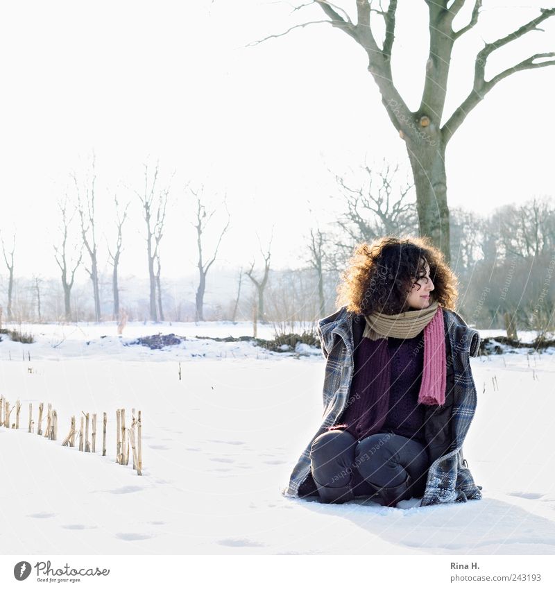 Spaziergang im Schnee II feminin Junge Frau Jugendliche 1 Mensch 18-30 Jahre Erwachsene Umwelt Natur Landschaft Winter Schönes Wetter Eis Frost Baum Feld