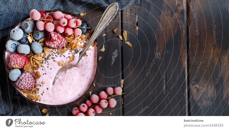 Waldfrüchte Smoothie-Schale Joghurt Frucht Dessert Ernährung Frühstück Vegetarische Ernährung Diät Schalen & Schüsseln Löffel Sommer frisch rosa rot weiß