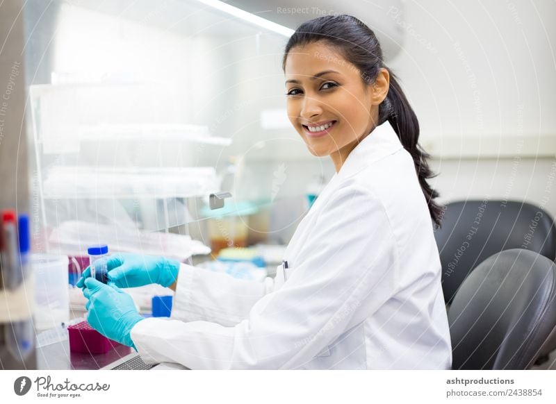 Durchführung von Experimenten im Labor Behandlung Medikament Wissenschaften Praktikum Prüfung & Examen Arzt Industrie Gesundheitswesen Karriere