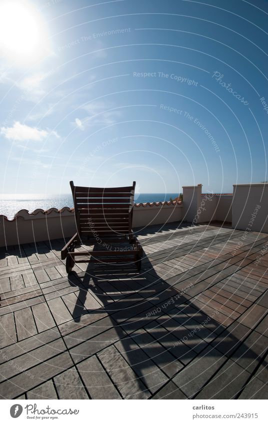 Mach mal Pause Sommer liegen Dachterrasse Liegestuhl Dachziegel Holz Horizont Ferne Meer Aussicht Ferien & Urlaub & Reisen mediterran Mallorca Erholung