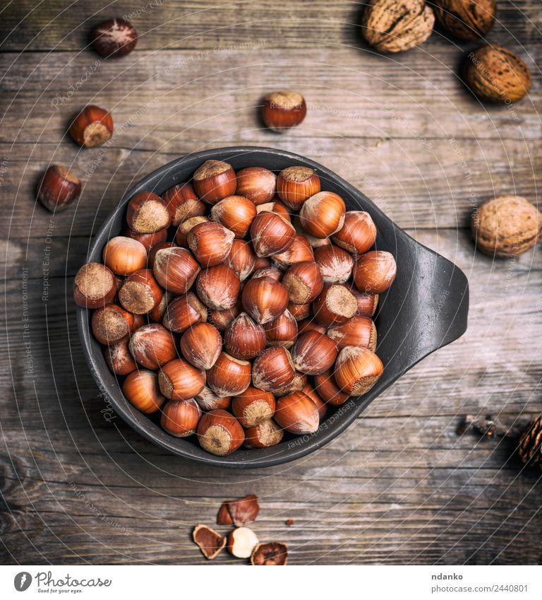 Haselnuss in einer Schale Frucht Ernährung Vegetarische Ernährung Schalen & Schüsseln Holz Essen frisch natürlich braun Hintergrund Nut haselnussbraun organisch