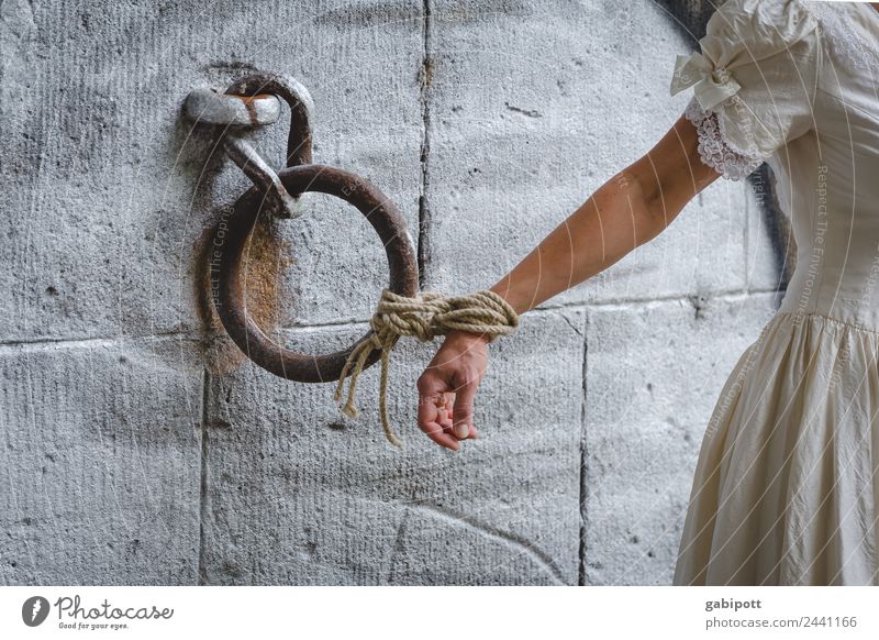 starke Bindung | UT Dresden Hochzeit feminin Arme Hand fest Treue Romantik Wachsamkeit träumen Gewalt Kreis Verbindung Hochzeitszeremonie festbinden gefesselt