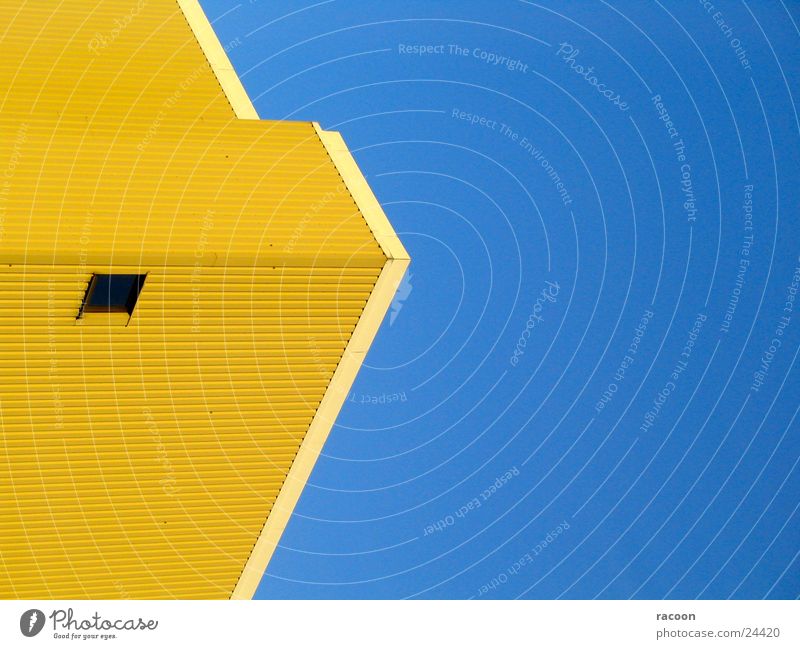 Gebäude Bürogebäude gelb Fenster Architektur modern blau Pfeil Himmel Kontrast