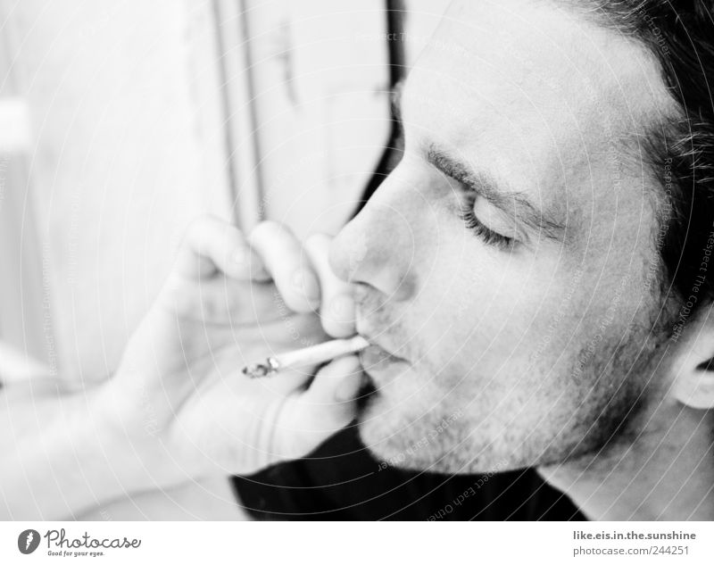 die zigarette danach.. harmonisch Wohlgefühl Zufriedenheit Sinnesorgane Erholung ruhig maskulin Junger Mann Jugendliche Partner Leben Kopf Haare & Frisuren
