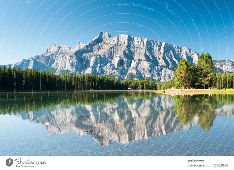 Mount Rundle from Cascade Ponds, Canada Ausflug Berge u. Gebirge wandern Natur See blau alpin Banff National Park beautiful blue Kanada forest grass green lake