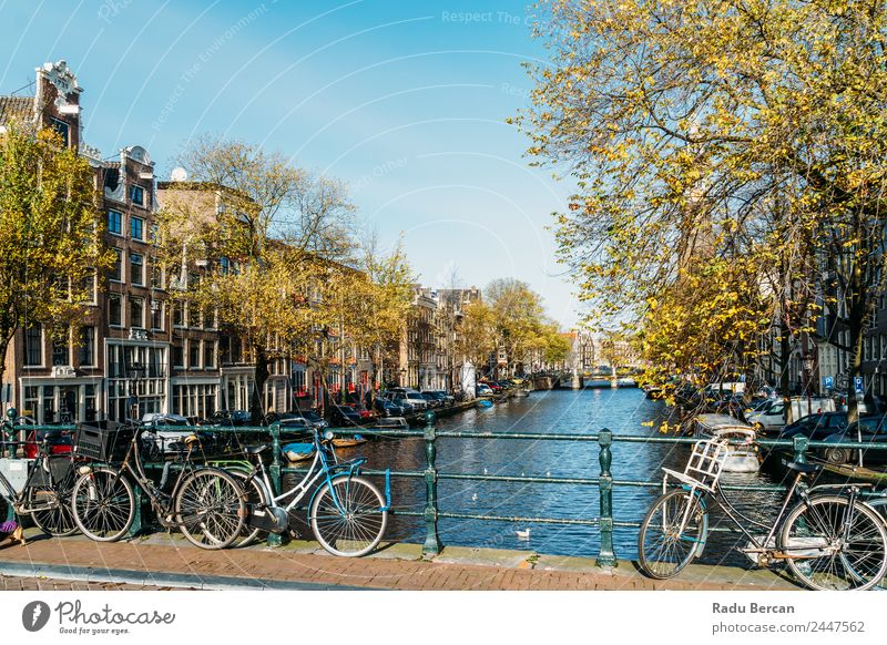 Schöne Architektur niederländischer Häuser am Amsterdamer Kanal Lifestyle elegant Stil Design Ferien & Urlaub & Reisen Tourismus Städtereise Häusliches Leben
