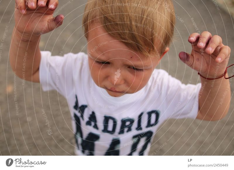 Madrid verrückt Kind Eltern Erwachsene Geschwister Familie & Verwandtschaft Kindheit Leben Gefühle Stimmung Traurigkeit Sorge Trauer Unlust Enttäuschung