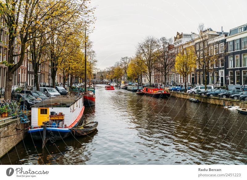 Architektur niederländischer Häuser Fassade und Hausboote am Amsterdamer Kanal Niederlande Großstadt Berühmte Bauten Ferien & Urlaub & Reisen Niederländer