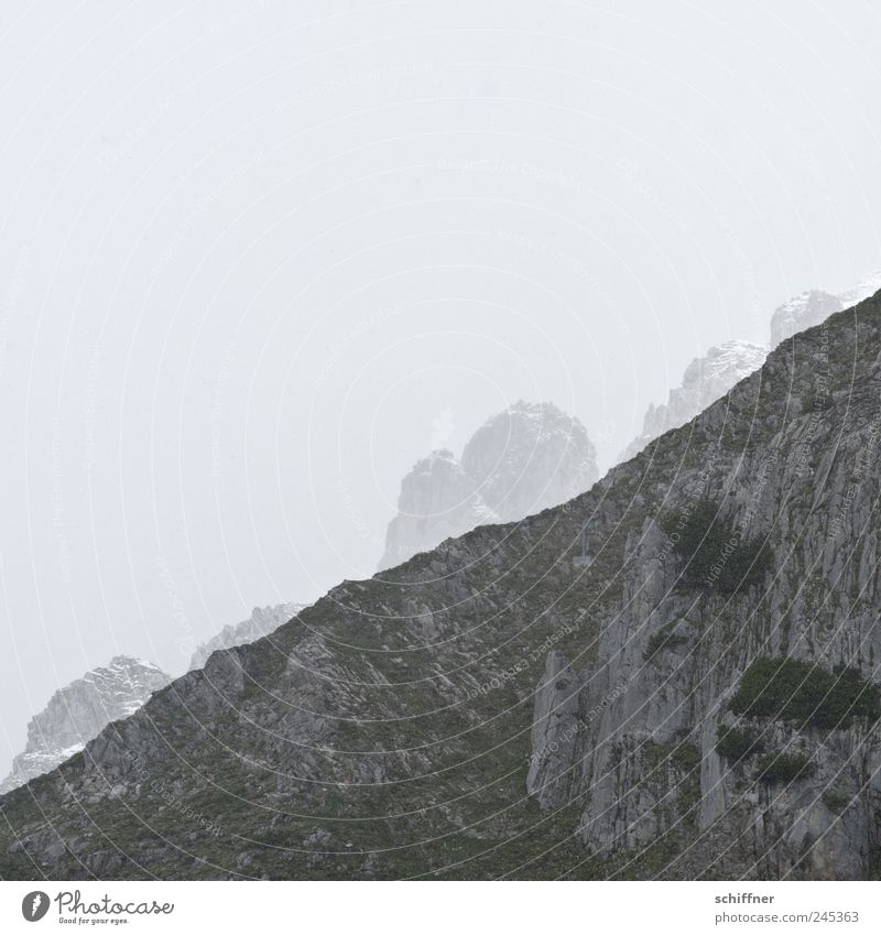 Bergteufel Landschaft schlechtes Wetter Nebel Felsen Alpen Berge u. Gebirge Gipfel Schneebedeckte Gipfel bedrohlich Ferne verstecken entdecken Berghang