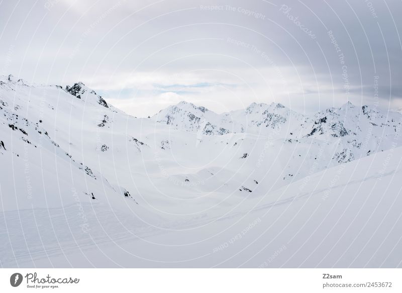 Arlberg | Österreich Umwelt Natur Landschaft Winter schlechtes Wetter Eis Frost Schnee Alpen Berge u. Gebirge Schneebedeckte Gipfel dunkel kalt trist Abenteuer