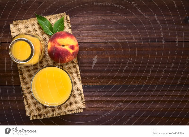Pfirsichsaft oder Nektar Frucht Getränk Saft frisch Lebensmittel trinken Steinfrucht Erfrischung süß Glas Gesundheit Overhead Kopie Raum horizontal erfrischend